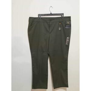 NEW Lee Plus Women's Relaxed Fit Mid Rise Straight Leg Pant Size 24w wrinklefree